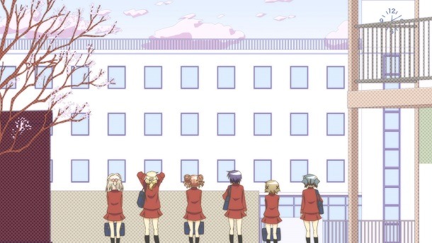 PVより、やまぶき高校を仰ぐひだまり荘の6人。(c)蒼樹うめ・芳文社／ひだまり荘管理組合
