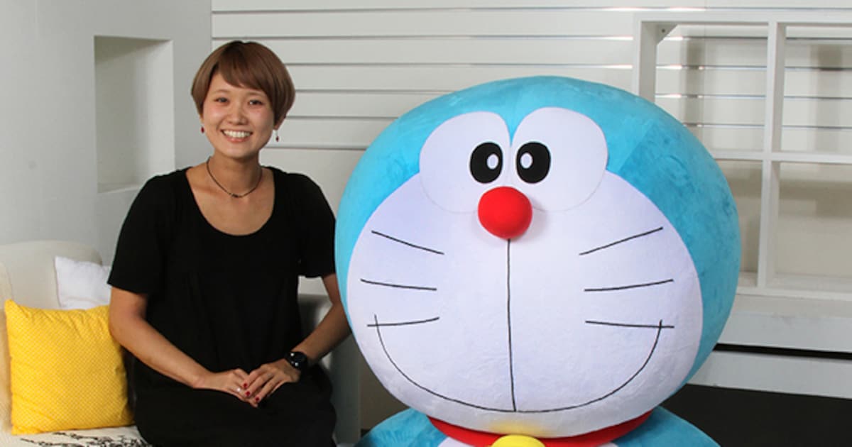 ほぼ等身大のドラえもんぬいぐるみ、19万4250円で販売 - コミックナタリー