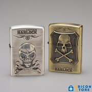 「アルカディア フィギュアヘッド」と「ハーロック ベルトバックル」（ORICON STORE限定版）。(c)松本零士／キャプテン・ハーロック製作委員会