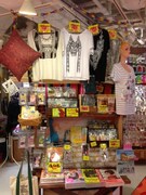 森薫らのグッズがヴィレヴァンで！ナタリーストア出店