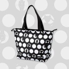 「美少女戦士セーラームーン」ミニトートバッグ（ドット柄）。価格は2415円。(c)Naoko Takeuchi (c)武内直子・PNP・東映アニメーション