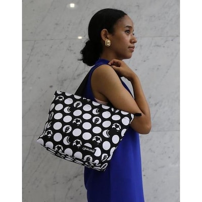 「美少女戦士セーラームーン」ミニトートバッグ（ドット柄）。(c)Naoko Takeuchi (c)武内直子・PNP・東映アニメーション