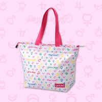 「美少女戦士セーラームーン」ミニトートバッグ（マルチカラー柄）。価格は2415円。(c)Naoko Takeuchi (c)武内直子・PNP・東映アニメーション