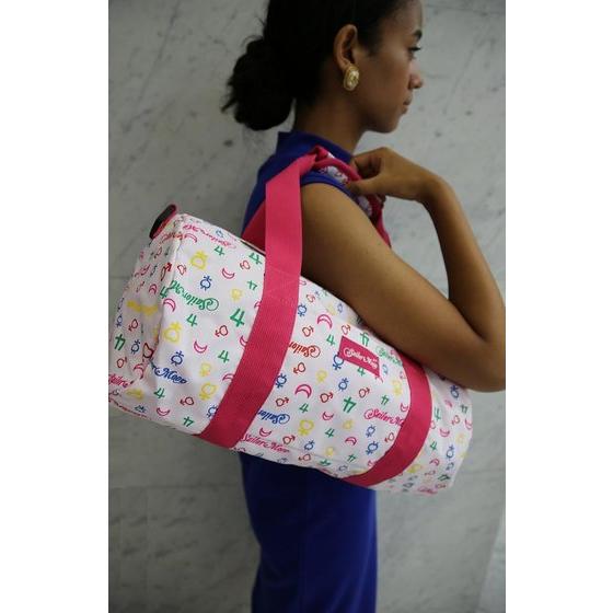 「美少女戦士セーラームーン」ロールボストン（マルチカラー柄）。(c)Naoko Takeuchi (c)武内直子・PNP・東映アニメーション