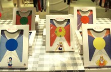 「紙エプロン」全5種。（各1575円）(c)Naoko Takeuchi (c)武内直子・PNP・東映アニメーション