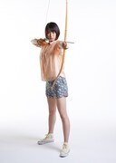 ヒロイン・ユキを演じる山下リオ。(c)松本光司・講談社／2013「彼岸島」製作委員会・MBS