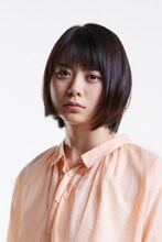 ヒロイン・ユキを演じる山下リオ。(c)松本光司・講談社／2013「彼岸島」製作委員会・MBS