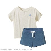 「青い花 ワンポイントルームウェア」は2980円。ドルマンスリーブ（オートミール）を組み合わせた例。