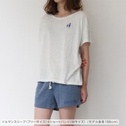 「青い花 ワンポイントルームウェア」着用写真。