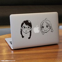 「青い花 ノートPCステッカーもぐもぐリンゴ柄（MacBook用）」、1890円。