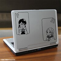 「青い花 ノートPCステッカー窓辺のふたり柄（Windows用）」、1890円。