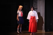 写真左よりセーラーヴィーナス役の坂田しおり、セーラーマーズ役の七木奏音。