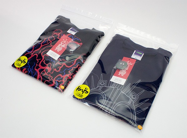 「VV GAS MASK MANUAL of KAIMAN T-SHIRTS (Navy)」（左）と「VV SIN/VEINS&ARTERIES-T(Black)」。