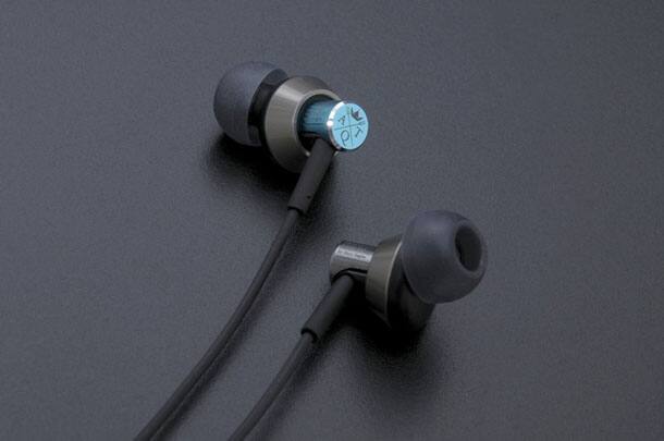 エヴァ×オーテクのイヤホン、鷺巣詩郎の未発表音源付き - コミックナタリー 