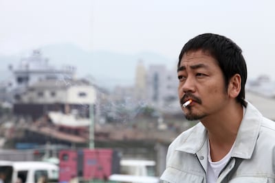 主人公・狸穴勇介を演じる大森南朋。(c)2012「捨てがたき人々」製作委員会