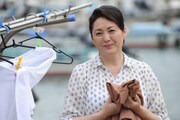松坂慶子演じる長谷川貞子。