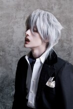 雅の役衣装に身を包んだ栗原類。(c)松本光司・講談社／2013「彼岸島」製作委員会・MBS