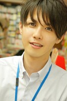写真集「書店男子」より、三省堂書店神保町本店の鷹森慎太郎。