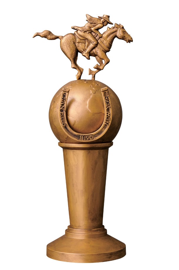 A賞「優勝トロフィー型貯金箱」(c)LUCKY LAND COMMUNICATIONS／集英社