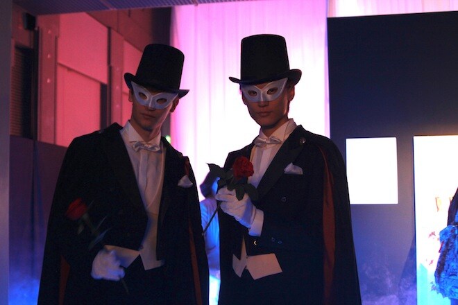 タキシード仮面は会場に2人登場。来場者が一緒に撮影を楽しんだ