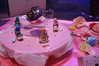 10月に発売される「ネイルコレクション」と「シャイニングムーンパウダー」。