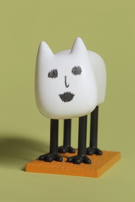 「鬼灯の冷徹」11巻限定版に付く「首振り猫好好ちゃん」。※写真は製作途中のもの。