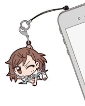 「とある科学の超電磁砲S」の「御坂美琴つままれストラップ」の使用例。(C)鎌池和馬／冬川基／アスキー・メディアワークス／PROJECT-RAILGUN S