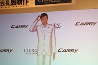 照れる島耕作。