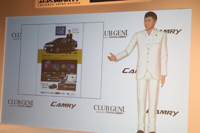 プレゼンテーションする島耕作。