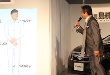 島耕作（左）と弘兼憲史（右）。