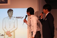 ハマカーンと会話する島耕作。