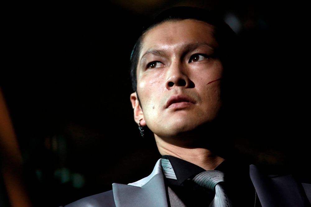 丸山智己演じる明石。華恵の執事。つねに華恵につき従い、主人をサポートする。 (c)2014 枢やな／スクウェアエニックス (c)2014 映画「黒執事」製作委員会