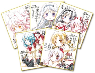 蒼樹うめ描き下ろしイラストと、Magica Quartetの寄せ書き入り限定色紙。(c)Magica Quartet／Aniplex・Madoka Movie Project Rebellion