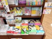 ジュンク堂書店三宮駅前店8階漫画館の様子。
