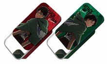 チョコレート菓子付きのタブレットケース。(c)諫山創・講談社／「進撃の巨人」製作委員会