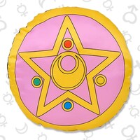 「コンパクト型クッション」2940円。(C)Naoko Takeuchi(C)武内直子・PNP・東映アニメーション