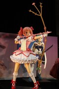 カフェで見られる、魔法少女の1/1スケールフィギュア。 (c)Magica Quartet／Aniplex・Madoka Movie Project Rebellion