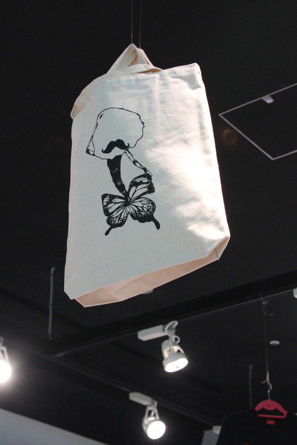 ショップの様子。 (c)Magica Quartet／Aniplex・Madoka Movie Project Rebellion