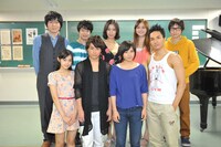 ドラマ「僕らはみんな死んでいる♪」のキャスト陣。