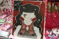 アニメイト横浜店に展示されている、福山リョウコのイラスト色紙。