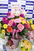 樋口橘から送られた花も。