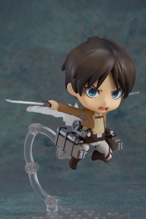 立体起動エフェクトを装着した「ねんどろいど エレン・イェーガー」。(c)諫山創・講談社／「進撃の巨人」製作委員会