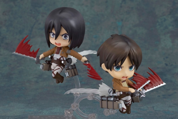 「ねんどろいど エレン・イェーガー」と「ねんどろいど ミカサ・アッカーマン」。(c)諫山創・講談社／「進撃の巨人」製作委員会