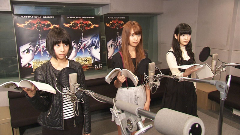 アフレコに挑戦するSUPER☆GiRLSの3人。