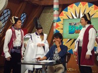 キャラクターを生描きする助野嘉昭（中央）。(c)テレビ東京・電通