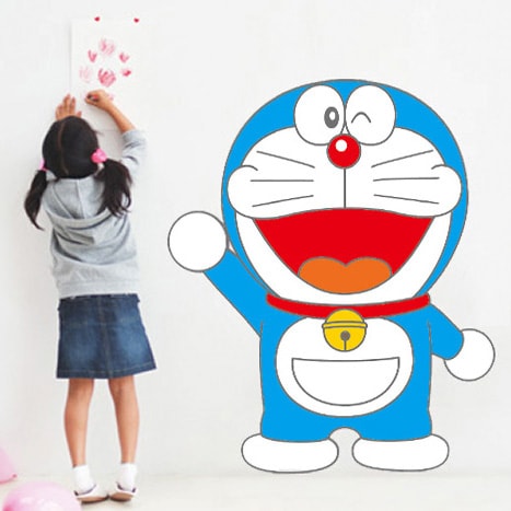 カベデコール「ドラえもん」は、129.3cmの等身大サイズ。(c)Fujiko-Pro,Shogakukan,TV-Asahi,Shin-ei,and ADK