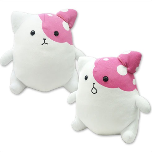 「きのこいぬ」のプライズ「BIGぬいぐるみ」。(c)KIMAMA AOBOSHI/徳間書店