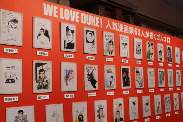 壁面に飾られたお祝いのイラスト。