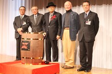 左からリイド社・斉藤發司社長、黒鉄ヒロシ、さいとう・たかを、ちばてつや、小学館・相賀昌宏社長。