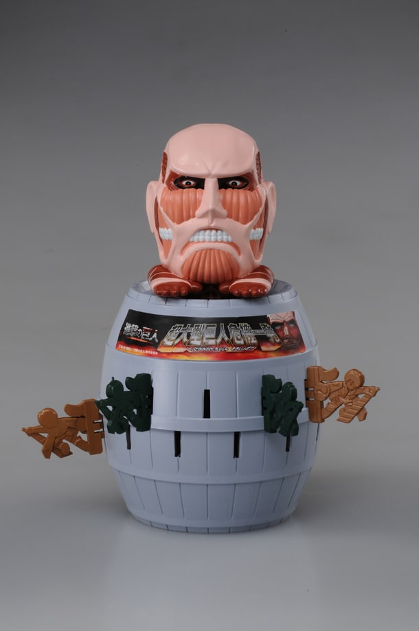 「超大型巨人 危機一発」（※画像は監修中のもので、実際の商品とは若干異なる場合があります）(c)諫山創・講談社／「進撃の巨人」製作委員会 (c)TOMY